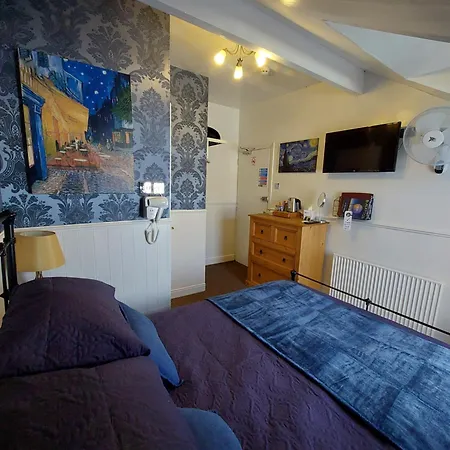 Guest house Westfield House 3*