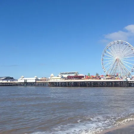 Bed & Breakfast Camelot Seafront Blackpool