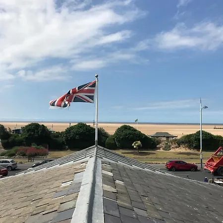 On The Prom At The Fernlea Hotel 3*