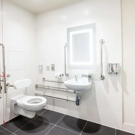Hotel Hampton By Hilton 3*