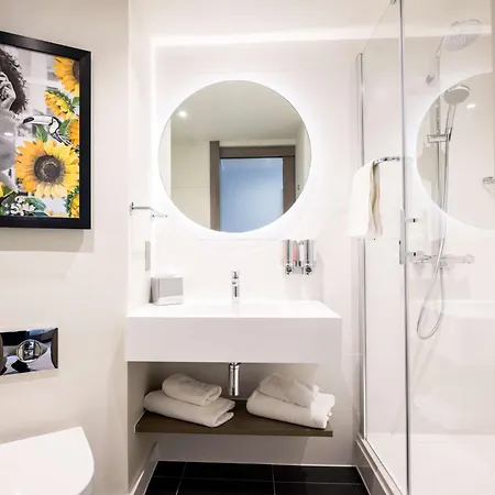 Hampton By Hilton 3*
