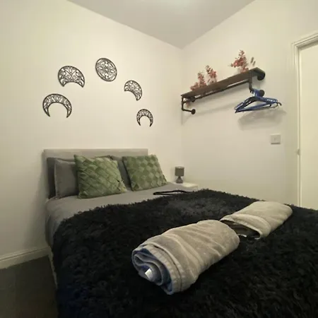 Bank Street 7 *