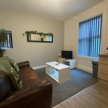 Bank Street 7 Apartment *