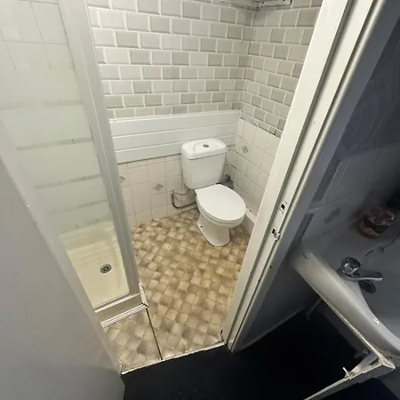Pensionat Runway - Minutes From Winter Gardens - Dog Friendly - Exceptionally Quiet - Very Close H&a Social Club (adults Only) *