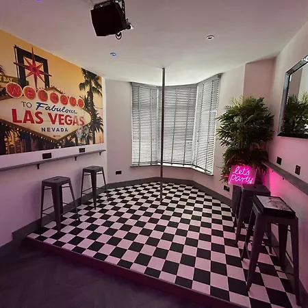 Holiday home The White House Vegas *
