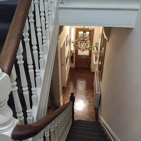 Q - Guest house Blackpool