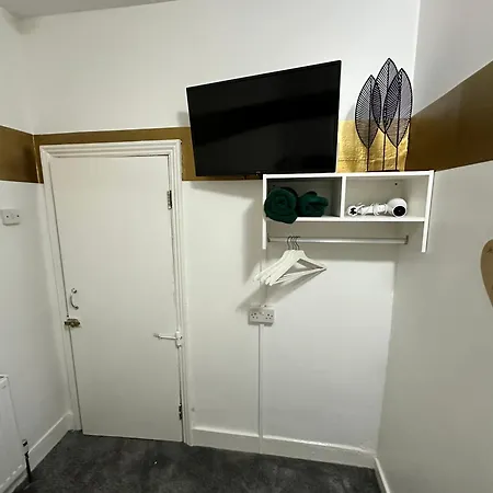 Pensionat Runway - Minutes From Winter Gardens - Dog Friendly - Exceptionally Quiet - Very Close H&a Social Club (adults Only)