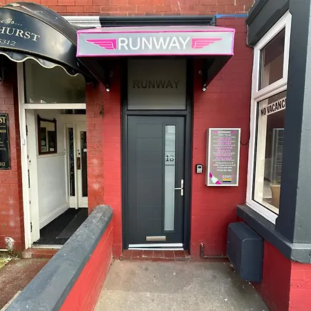 Runway - Minutes From Winter Gardens - Dog Friendly - Exceptionally Quiet - Very Close H&a Social Club (adults Only)