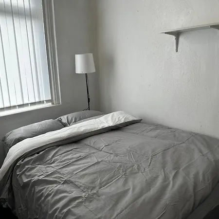 Large 2 Bed Private Central & Near The Beach With Parking!