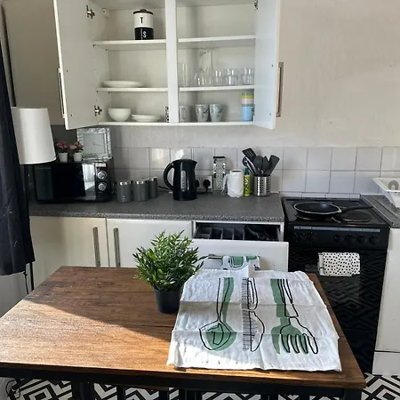 Large 2 Bed Private Central & Near The Beach With Parking! *