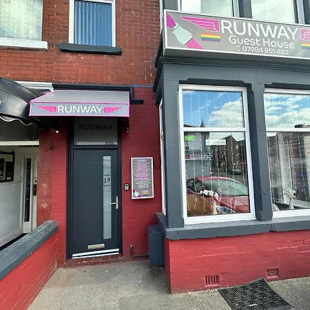 Runway - Minutes From Winter Gardens - Dog Friendly - Exceptionally Quiet - Very Close H&a Social Club (adults Only) Pensionat *