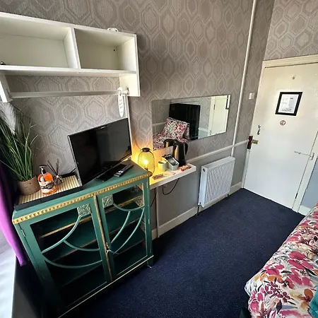 Runway - Minutes From Winter Gardens - Dog Friendly - Exceptionally Quiet - Very Close H&a Social Club (adults Only) * Blackpool