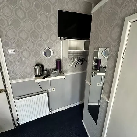 Runway - Minutes From Winter Gardens - Dog Friendly - Exceptionally Quiet - Very Close H&a Social Club (adults Only) Pensionat Blackpool