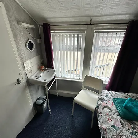 Runway - Minutes From Winter Gardens - Dog Friendly - Exceptionally Quiet - Very Close H&a Social Club (adults Only) Pensionat *