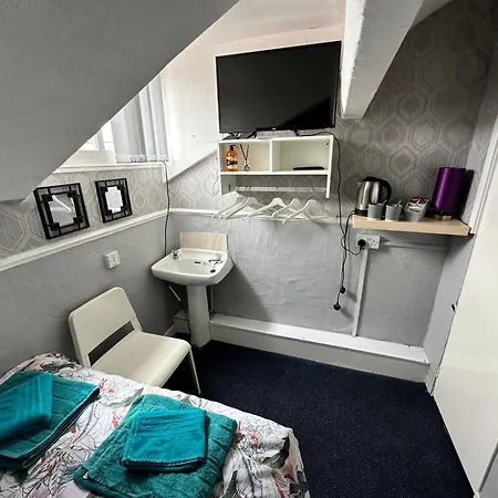 Runway - Minutes From Winter Gardens - Dog Friendly - Exceptionally Quiet - Very Close H&a Social Club (adults Only) Blackpool