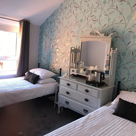 Guest house Edenfield Number 42 *