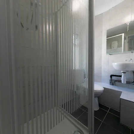The New Apollo Hotel *