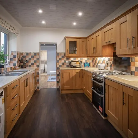 Delightful Family In Guest house Blackpool