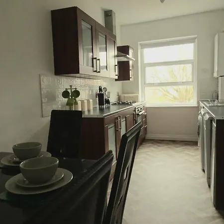 Earthling 1, Apartment Blackpool