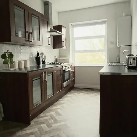 Earthling 1, Apartment *