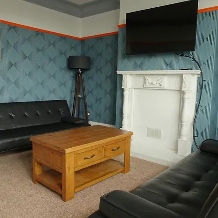 Earthling 1, Apartment *