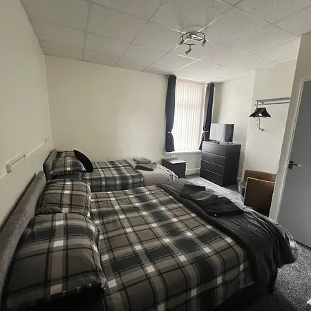 Tudor Rose Hotel 2*