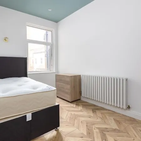 Apartment 4br House - Close To Attractions