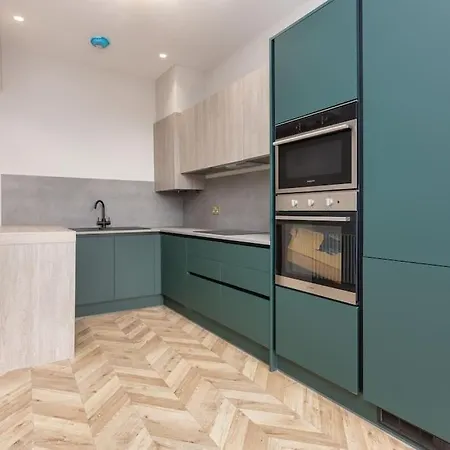 Apartment 4br House - Close To Attractions