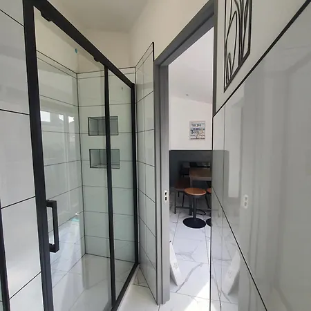 Only Family Groups - Pets For Free - Sleeps 8 - Sofabed Blackpool