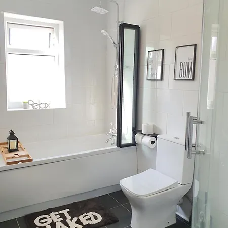Holiday home Only Family Groups - Pets For Free - Sleeps 8 - Sofabed Blackpool