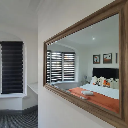 Only Family Groups - Pets For Free - Sleeps 8 - Sofabed Blackpool
