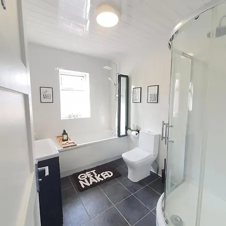 Only Family Groups - Pets For Free - Sleeps 8 - Sofabed Holiday home Blackpool
