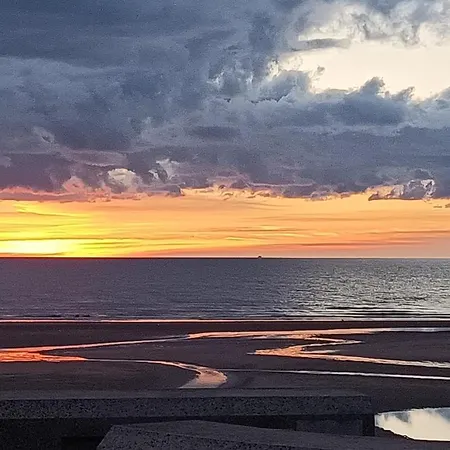 The Waldorf - Near Pleasure & Sandcastle 3* Blackpool