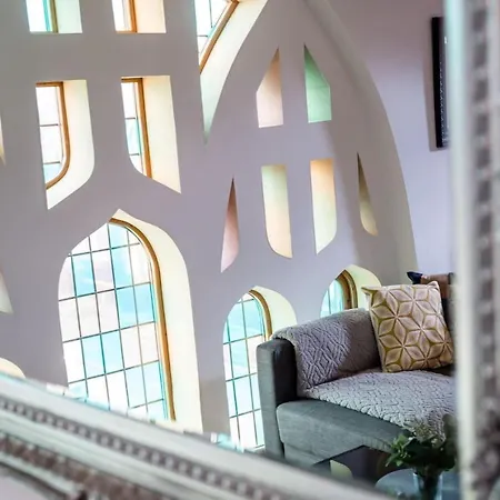 Exquisite Church Apartment *