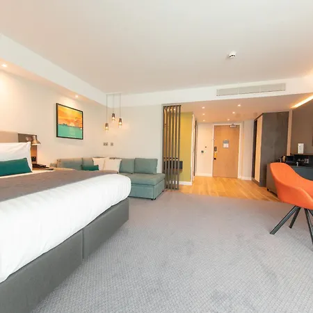 By Ihg