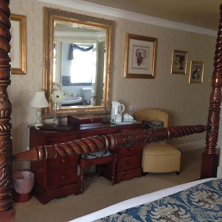 The Old Coach House 4*