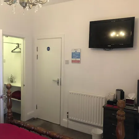 Edenfield Number 42 Guest house *
