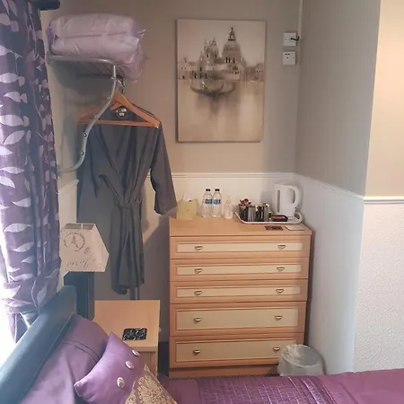 Thornhill 3* Blackpool