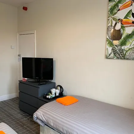 Hotel Tropics