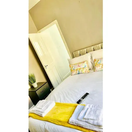 Love Care Apartments, 46 Westmorland Avenue, Blackpool, Fy1 5pg Apartment Blackpool