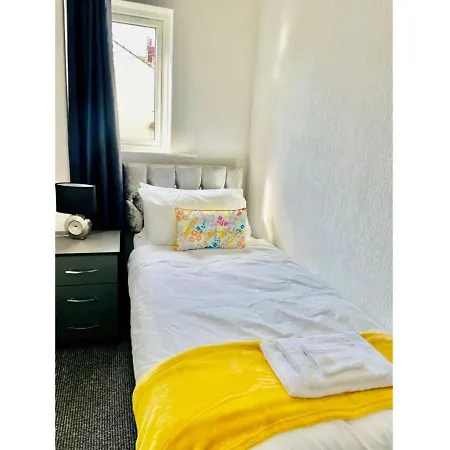 Love Care Apartments, 46 Westmorland Avenue, Blackpool, Fy1 5pg Blackpool
