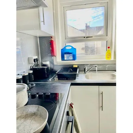Apartment Love Care Apartments, 46 Westmorland Avenue, Blackpool, Fy1 5pg Blackpool