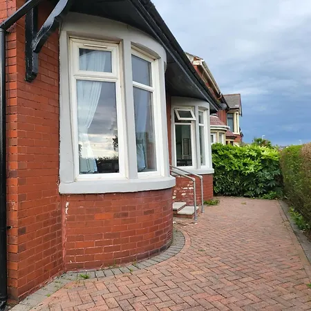 Country Style Modern Self Catering 3 Bedroom In Blackpool