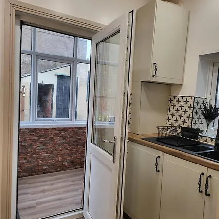 Country Style Modern Self Catering 3 Bedroom In Blackpool