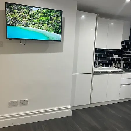 Ground Floor 2, Lynton Apartment