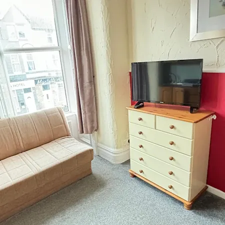 Apartment Lindisfarne - Families & Couples Only Blackpool