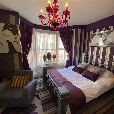 Delovely 4* Blackpool