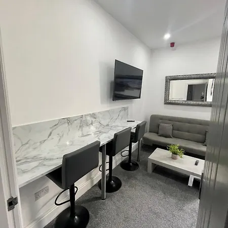 Osborne Luxury Hot Tub And Jacuzzi *