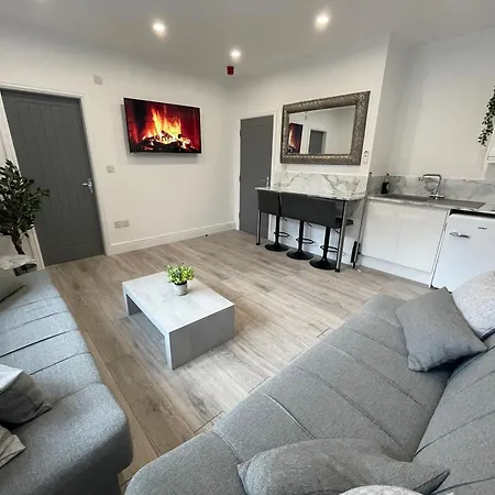 Osborne Luxury Hot Tub And Jacuzzi Apartment