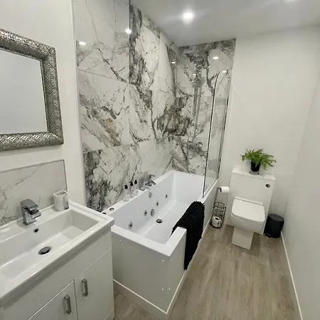 Osborne Luxury Hot Tub And Jacuzzi Apartment